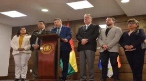 Acuerdo político busca impulsar reforma parcial de la Constitución desde el Senado
