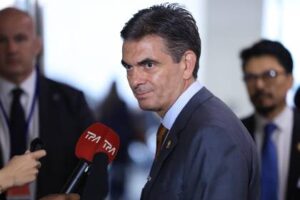 Paz anuncia medidas para el transporte y sectores productivos tras cambios en el precio del diésel