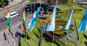 Cochabamba embandera sus calles para iniciar su mes aniversario