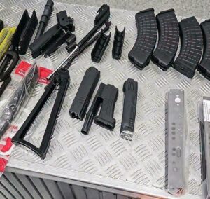 Aprehenden a un hombre por su presunta vinculación con fusiles hallados en Viru Viru