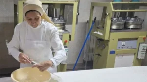 Religiosas preparan 400.000 hostias para las celebraciones por la visita de León XIV