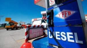 Gobierno y transportistas de Santa Cruz acuerdan evitar un paro este lunes