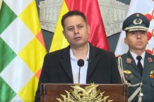 Lara plantea alternativa ante la crisis de carburantes y cuestiona medidas sobre YPFB y la ANH