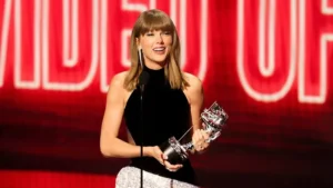 Taylor Swift hace historia en los VMAs y Madonna destaca como artista del año