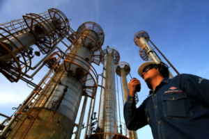 Experto cuestiona capacidad ociosa de refinerías ante problemas de abastecimiento de gasolina