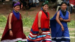 Más de 2,1 millones de mujeres en Bolivia se identifican con pueblos indígenas