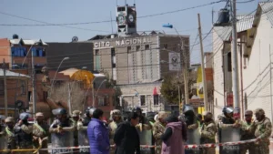 Buscan explosivos entre los restos del cuartel Bolívar en Viacha