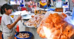 Suben el pollo, verduras y pasajes de flota tras el retiro de la subvención al diésel