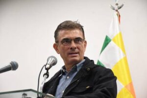 Paz atribuye a criterios técnicos la escala del avión presidencial en Florida