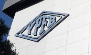 Gobierno dispone intervención temporal de YPFB por 180 días