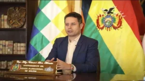 Lara denuncia supuesto plan para involucrarlo en hechos ilícitos y expresa temor por su seguridad
