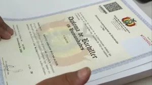 Bachilleres recibirán diploma digital gratuito con código QR desde 2026