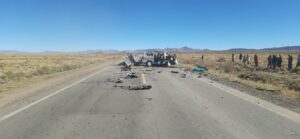 Colisión entre un surubí y una volqueta deja al menos cinco fallecidos en la carretera Oruro-Cochabamba