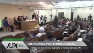 Docente de la UTO expone sobre transición del expediente físico al digital en la justicia boliviana