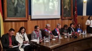 Facultad de Ciencias Económicas de la UTO recibe reconocimiento de la Cámara de Senadores