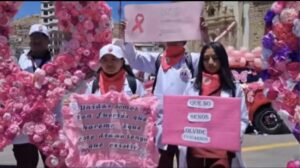 Estudiantes de Medicina promueven la prevención del cáncer de mama en Oruro