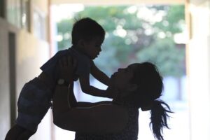 Amupei-DH alerta que siete de cada diez madres crían solas a sus hijos