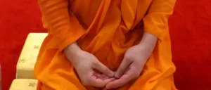 Tailandia condena a 742 años de cárcel a monje por apropiarse de donaciones para personas con VIH