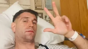 Dibu Martínez confirma que su operación fue exitosa tras sufrir una fractura mandibular