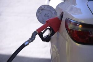 YPFB aumenta la distribución de combustibles y bloquea placas por cargas reiteradas