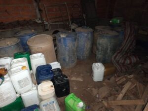 Dos adolescentes cumplen detención domiciliaria por acopio ilegal de gasolina en Sucre