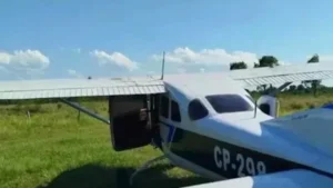 Interceptan avioneta con matrícula boliviana y 477 kilos de droga en la frontera entre Paraguay y Brasil