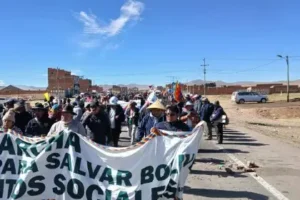 Sectores afines a Evo Morales ratifican marcha hacia La Paz para este martes