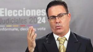 José Armando Urioste llega a La Paz y se prepara para asumir como fiscal general interino